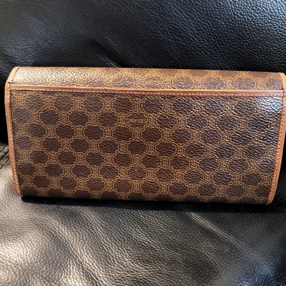 Good used condition Vintage Celine Triomphe Long Wallet with kisslock - Picture 2 of 16